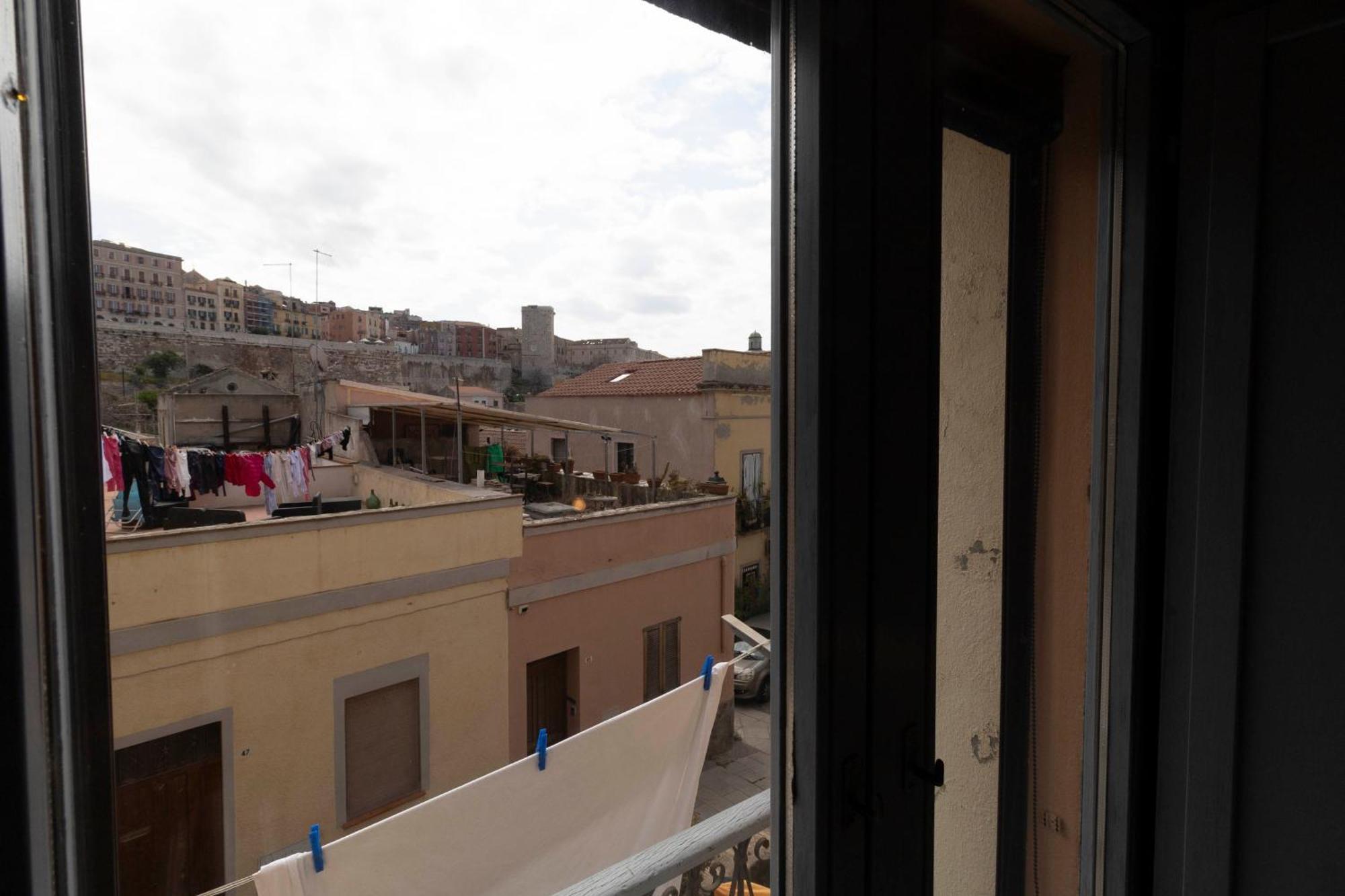 Laribiancos Cagliari Centro Storico Apartment Exterior photo